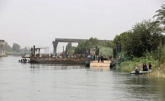 Xe bus lao khỏi phà, rơi xuống sông Nile ở Ai Cập khiến 10 người thiệt mạng