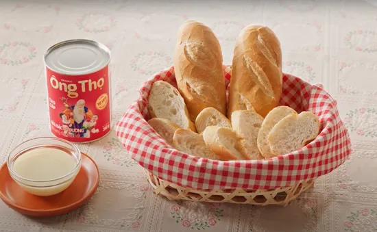 Bánh mì chấm sữa đặc – tự hào văn hóa ẩm thực việt