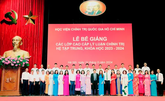 Bế giảng các Lớp cao cấp lý luận chính trị hệ tập trung khóa học 2023-2024