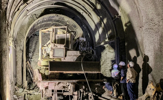 Sạt lở hầm đường sắt Chí Thạnh: 50 công nhân làm việc không nghỉ khắc phục sự cố