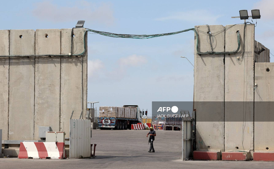 Thêm xe chở hàng cứu trợ tới Gaza