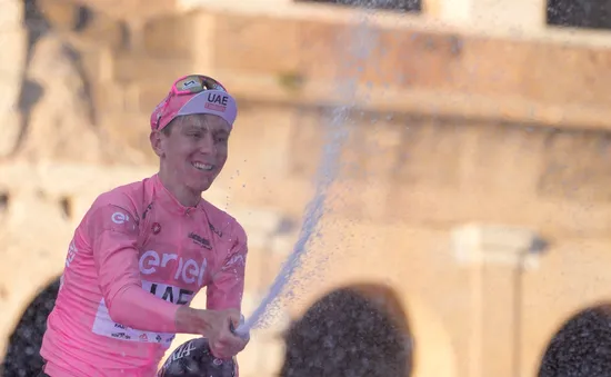 Vô địch giải xe đạp Giro D'Italia, Tadej Pogacar tạo nên kỉ lục mới