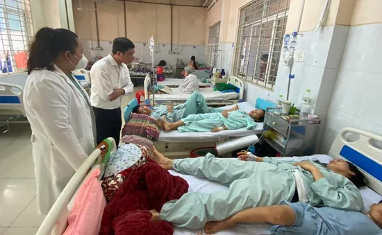 Đồng Nai: Học sinh bị ngộ độc do ăn bánh mì sẽ được thi khi khỏi bệnh