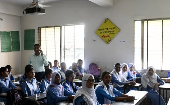 Bangladesh mở lại trường học khi nhiệt độ giảm mạnh