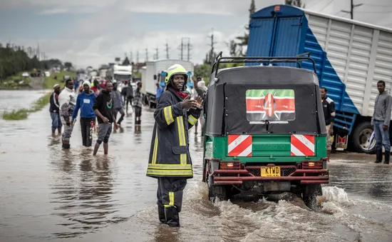 Mưa lớn, lũ lụt kéo dài ở Kenya: Số nạn nhân thiệt mạng tăng lên 228 người