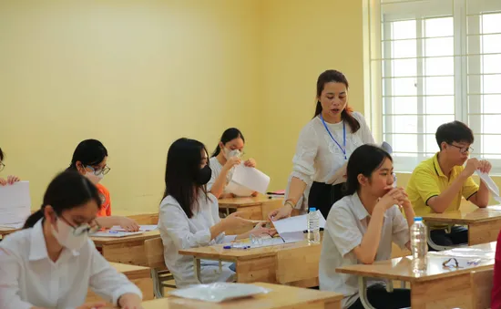 Hà Nội xử lý nghiêm các trường vận động học sinh không thi lớp 10 công lập