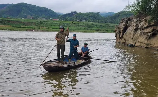 Rủ nhau ra sông bơi, 1 học sinh tử vong, 1 em mất tích