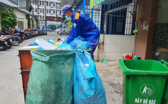 Hà Nội bắt đầu thí điểm phân loại rác tại nguồn từ hôm nay (1/6)