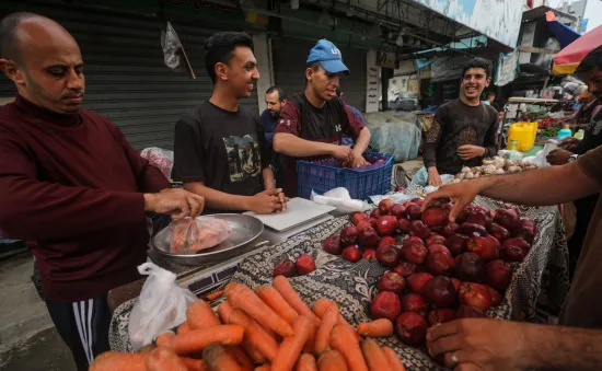 Nghịch lý ở Gaza: Có hàng hóa nhưng không có tiền mua