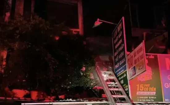 4 người được giải cứu trong vụ cháy nhà trong hẻm ở TP Hồ Chí Minh