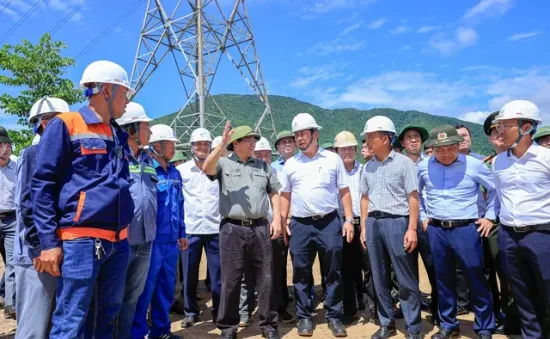 Thủ tướng biểu dương các đơn vị vượt mọi khó khăn thi công đường dây 500 kV mạch 3