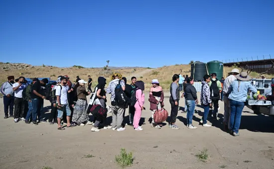 Số vụ bắt giữ người di cư ở biên giới Mỹ - Mexico giảm sau lệnh của Tổng thống Biden