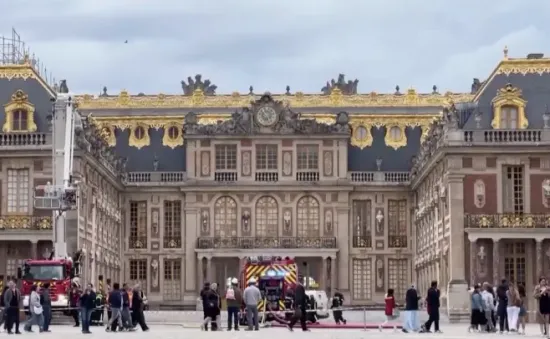 Sơ tán du khách khỏi cung điện Versailles vì xảy ra hỏa hoạn
