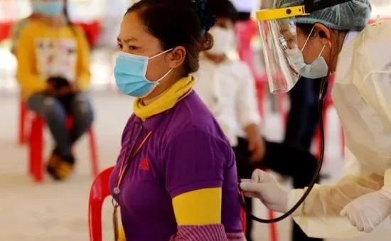 Campuchia ban hành cảnh báo về cúm mùa và COVID-19