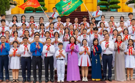 Phó Chủ tịch nước Nguyễn Thị Ánh Xuân gặp gỡ đoàn thiếu nhi tiêu biểu của TP Hồ Chí Minh