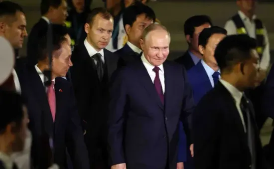 Tổng thống Nga Vladimir Putin đến Hà Nội, bắt đầu thăm cấp Nhà nước tới Việt Nam