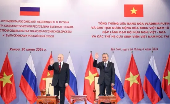 Chủ tịch nước Tô Lâm và Tổng thống Vladimir Putin gặp gỡ cựu sinh viên Việt Nam học ở Nga