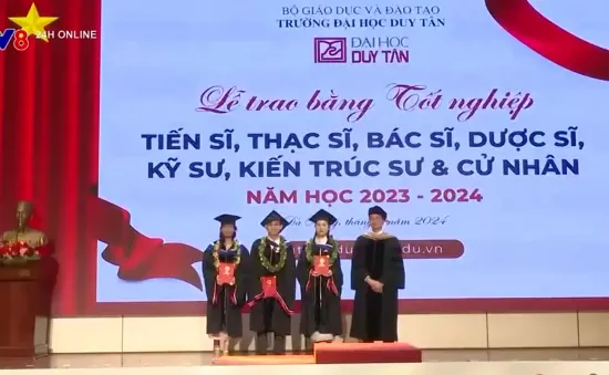 Đại học Duy Tân trao bằng tốt nghiệp cho sinh viên