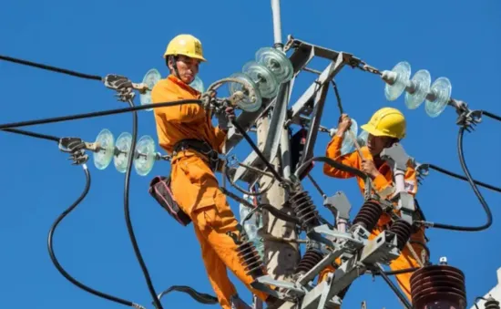 Thủ tướng yêu cầu đề xuất cụ thể lộ trình thực hiện điều chỉnh giá điện
