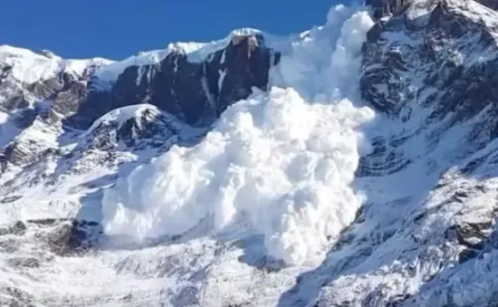 Tuyết lở khiến hàng chục người bị mắc kẹt ở các thị trấn miền núi Chile