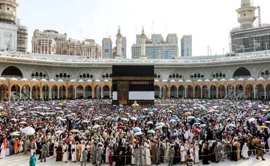 Sốc với tour du lịch hành hương trái phép đến thánh địa Mecca