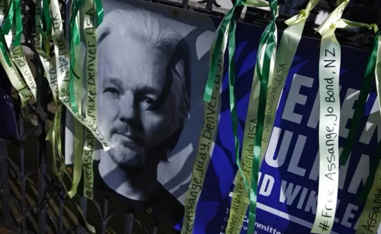 Nhà sáng lập WikiLeaks Julian Assange được tại ngoại sau khi nhận tội làm gián điệp