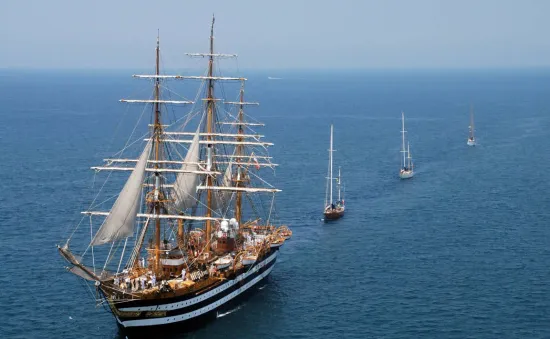Chuyến đi vòng quanh trái đất của thuyền buồm cổ đẹp nhất thế giới