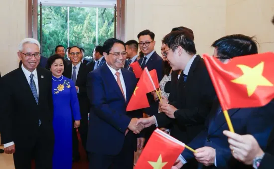 Thủ tướng Phạm Minh Chính gặp gỡ cán bộ, nhân viên các cơ quan đại diện Việt Nam tại Trung Quốc
