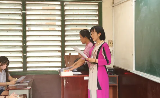 TP Hồ Chí Minh: Phát hiện thí sinh sử dụng tài liệu thu nhỏ trong buổi thi môn Ngữ văn