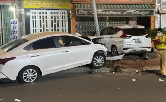 Ô tô tông hàng loạt xe máy ở Vũng Tàu, 5 người thương vong