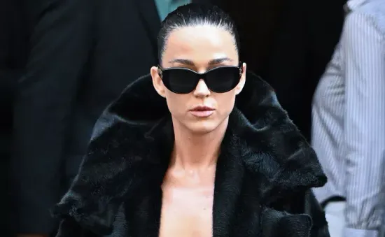 Katy Perry gây xôn xao tại Tuần lễ Thời trang Paris để quảng bá album mới