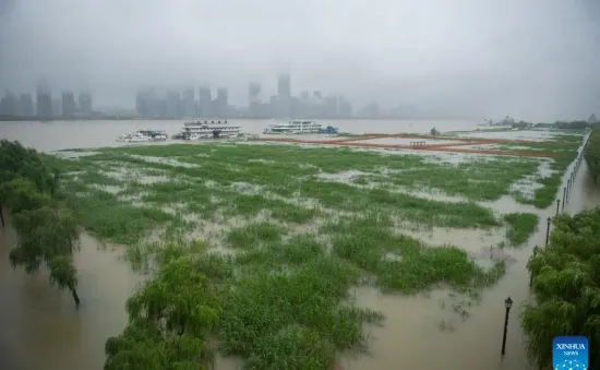 Trung Quốc báo động đỏ về mưa lớn