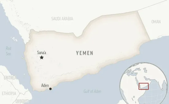 Houthi tấn công tàu chở dầu và tàu hàng