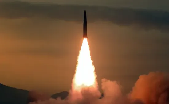 Triều Tiên tiếp tục phóng 2 tên lửa đạn đạo ra biển
