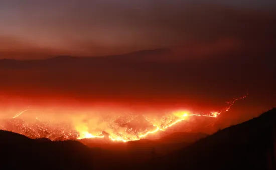 Cháy rừng dữ dội ở bang California, 13.000 người phải sơ tán