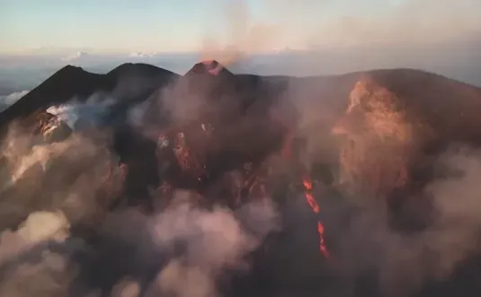 Núi lửa Etna (Italy) phun trào dữ dội