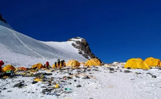 Phải mất nhiều năm để dọn dẹp rác thải trên đỉnh Everest