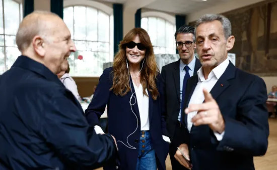 Cựu đệ nhất phu nhân Pháp Carla Bruni bị điều tra về chiến dịch tranh cử của ông Sarkozy