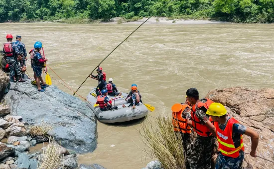 Nepal nỗ lực tìm kiếm 63 người mất tích sau vụ sạt lở đường cao tốc