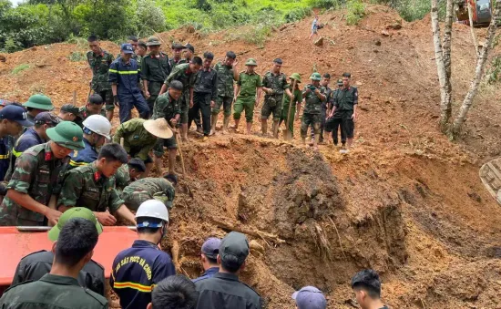 Hàng trăm cán bộ, chiến sĩ tham gia tìm kiếm người mất tích do sạt lở đất ở Hà Giang