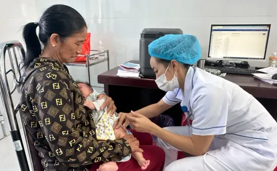 Nghệ An nâng cao tỷ lệ tiêm vaccine phòng bạch hầu