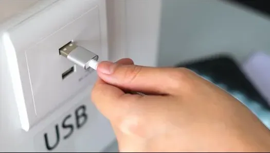 Mối nguy từ cổng sạc USB nơi công cộng