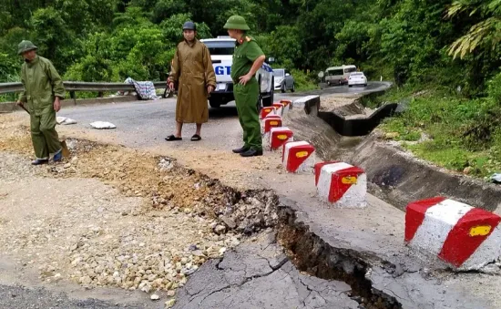 Quốc lộ 16 qua Nghệ An sụt lún nghiêm trọng