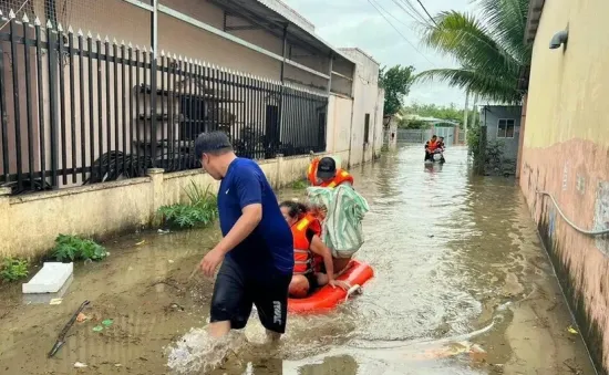 Kiên Giang: Mưa lớn làm đổ sập và tốc mái nhiều nhà dân