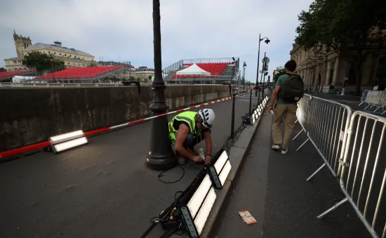 Paris phong tỏa khu vực sông Seine trước lễ khai mạc Olympic Paris 2024