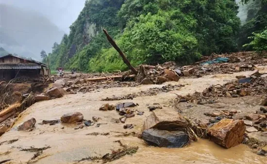 Dải hội tụ kết hợp áp thấp nhiệt đới gây mưa dông, nguy cơ lũ quét, sạt lở đất