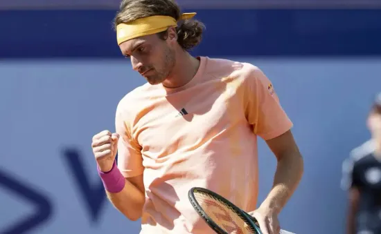 Stefanos Tsitsipas vào bán kết giải quần vợt Thụy Sĩ mở rộng