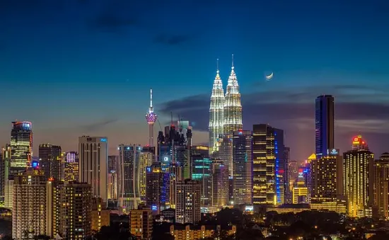Kinh tế Malaysia tăng trưởng vượt dự báo