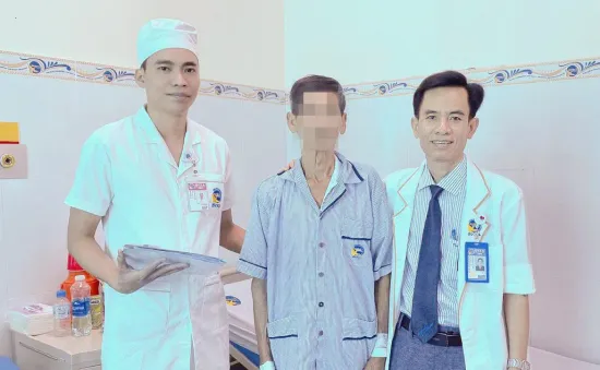Suýt tử vong sau khi tự đi tiêm thuốc giảm đau