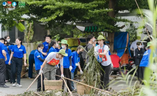 Tuổi trẻ TP Hồ Chí Minh ra quân dọn rác, xóa điểm đen ô nhiễm môi trường